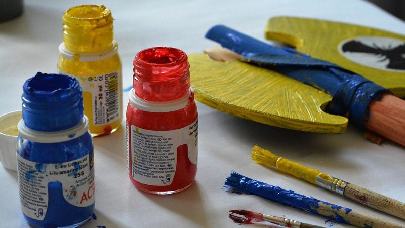 在解读金属漆报价单时，要对比不同品牌和型号的产品。以下是一些对比要点：